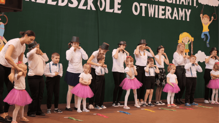 „Wszyscy dziś się uśmiechamy, bo przedszkole otwieramy!” Nowy pawilon przedszkolny w SOSW w Szymanowie